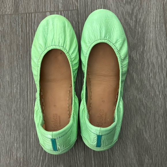GUC Mint Green Patent Leather Tieks, Size 9 - Picture 7 of 10
